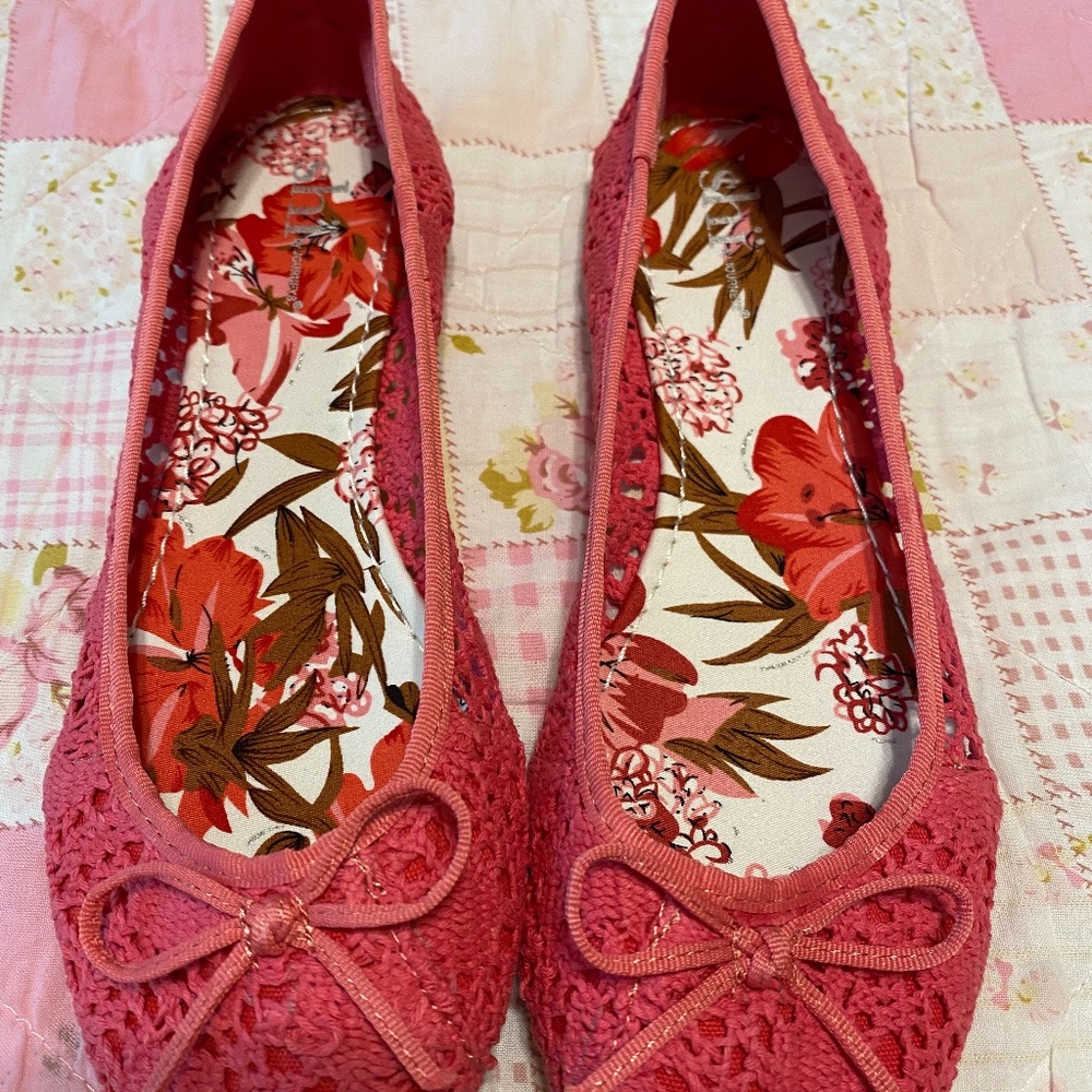 Shi by Journeys Krissie